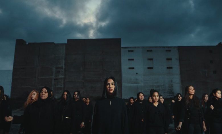 كلمات اغنية عاري منال 2022